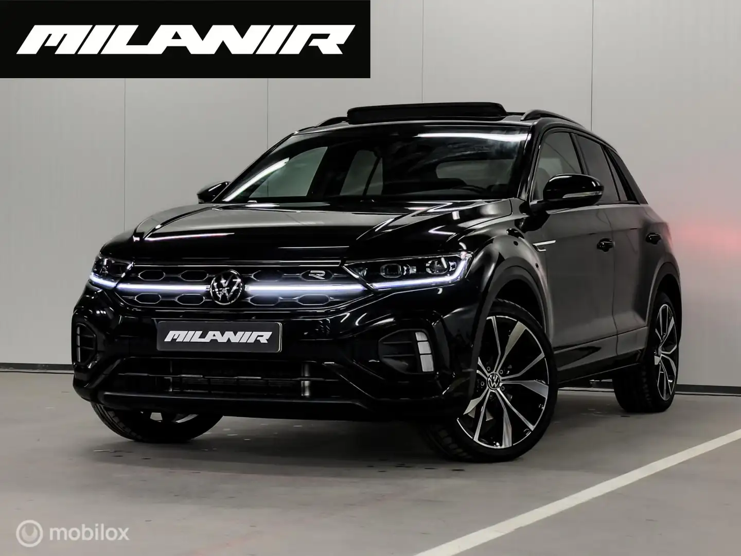 Volkswagen T-Roc 1.5 TSI 3x R-Line | Pano | Beats | Massage Zwart - 1