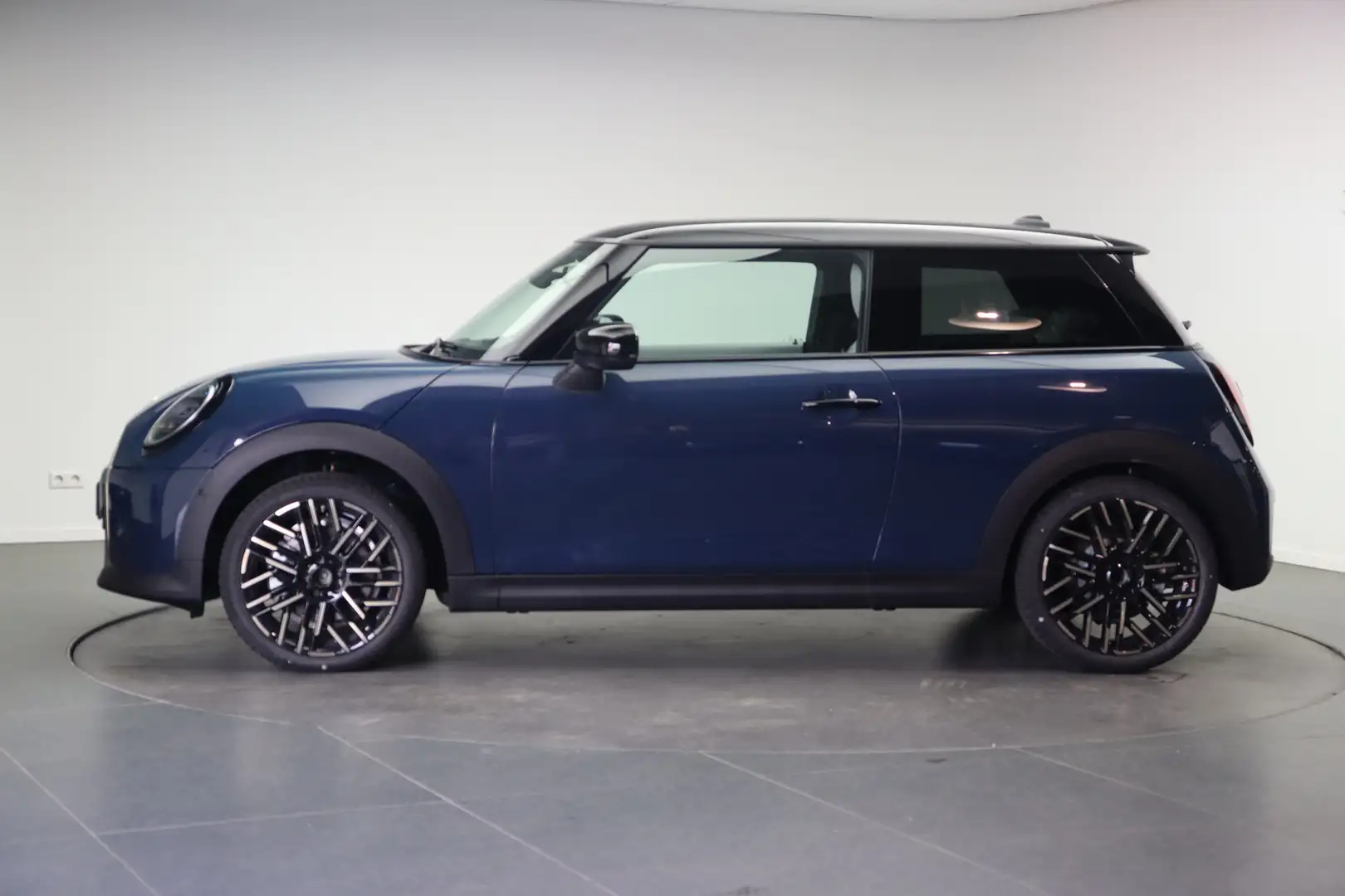 MINI Cooper C Hatchback / Favoured Trim / Pakket M / 18 inch Nig Kék - 2