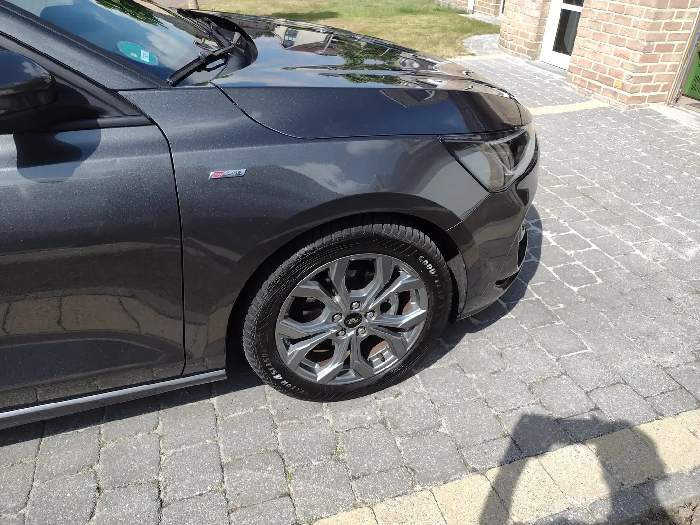 Ford Focus Focus Turnier 1.0 EcoBoost Hybrid Aut. ST DESIGN - 2