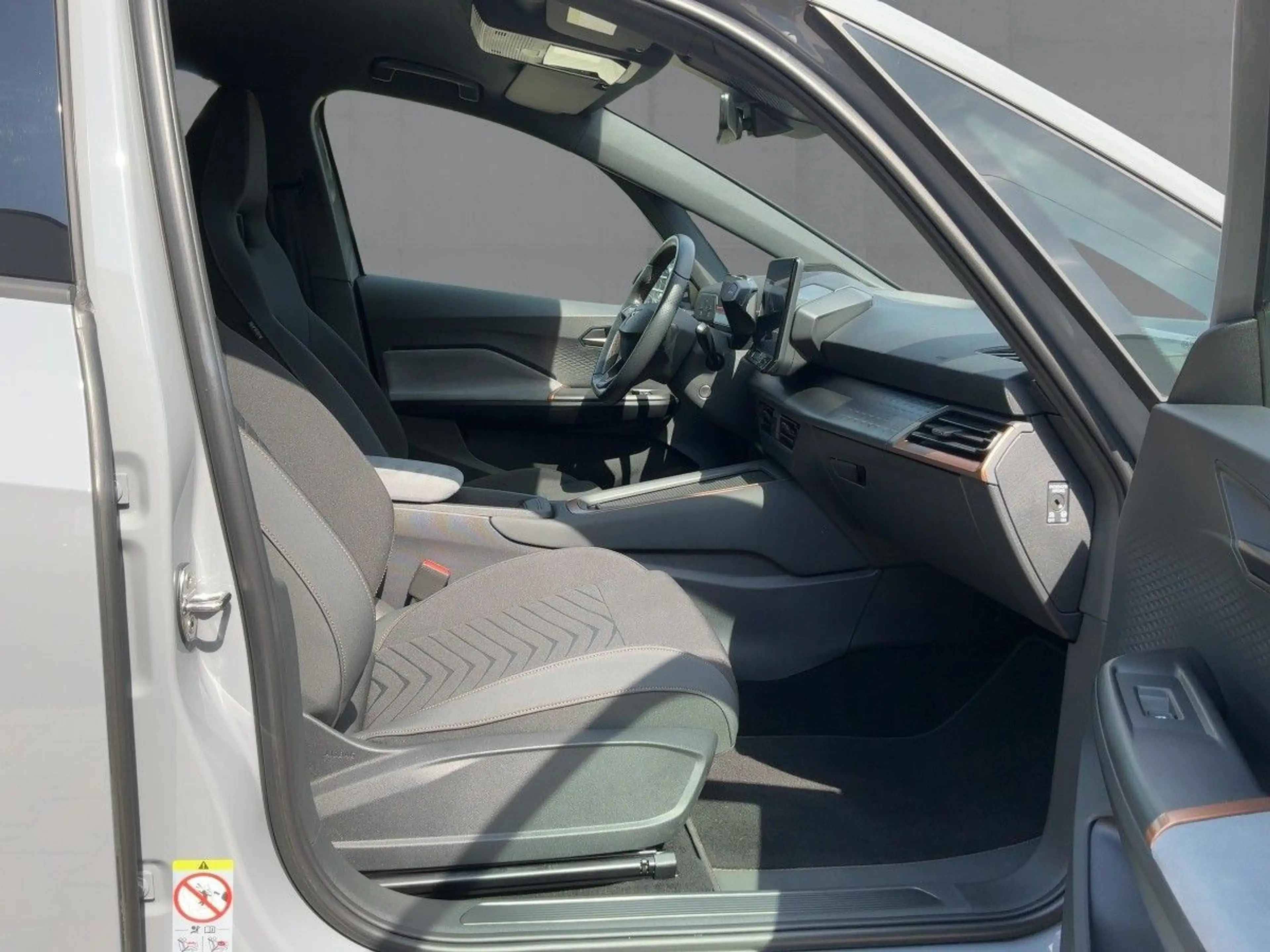 CUPRA Born 150kw (62kw) 5JG+LED+SHZ+2xPDC+DAB+NSW+19" — photo 12