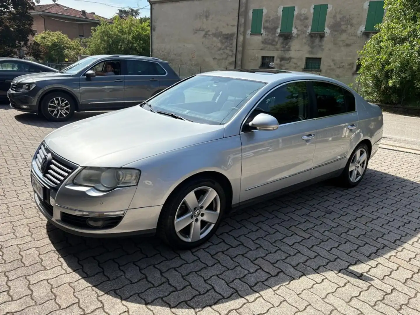 Volkswagen Passat 1.6 TDI DPF Comf. BlueM. TETTO Plateado - 1