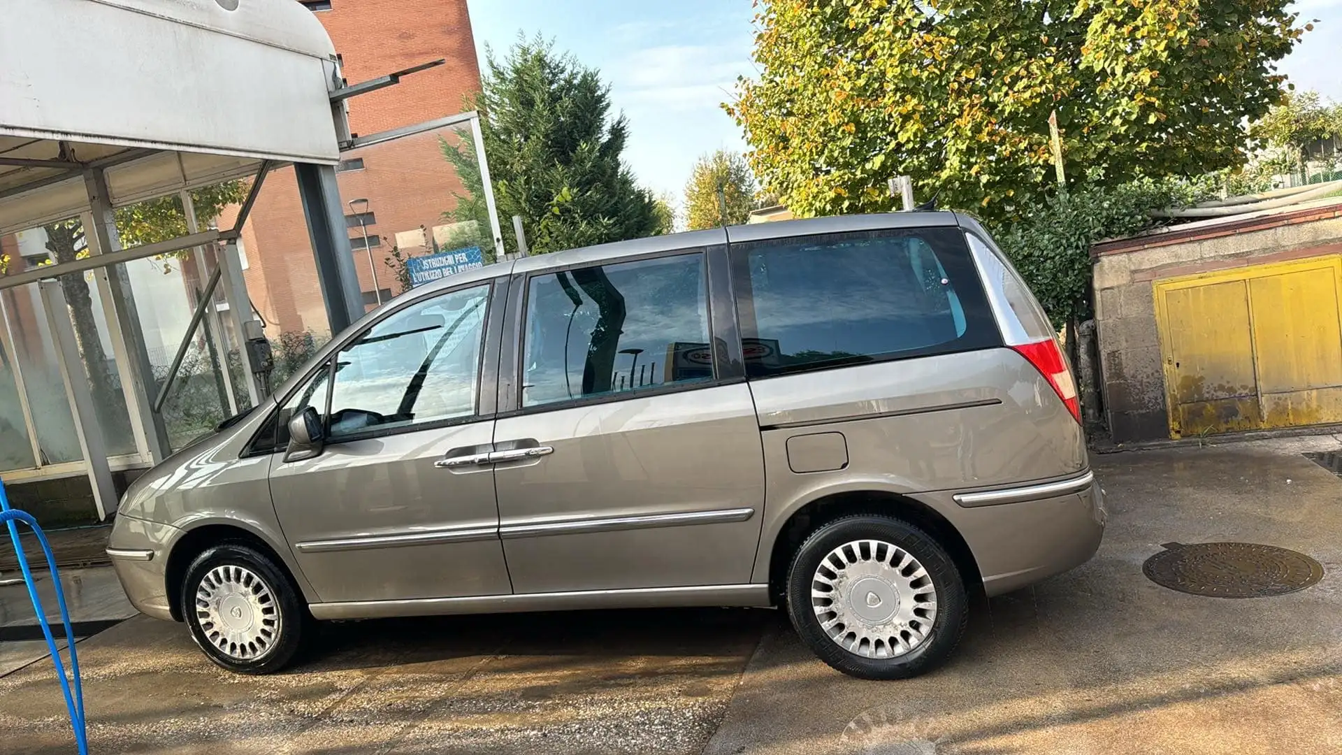 Lancia Phedra 2.2 jtd Emblema 6m - 1