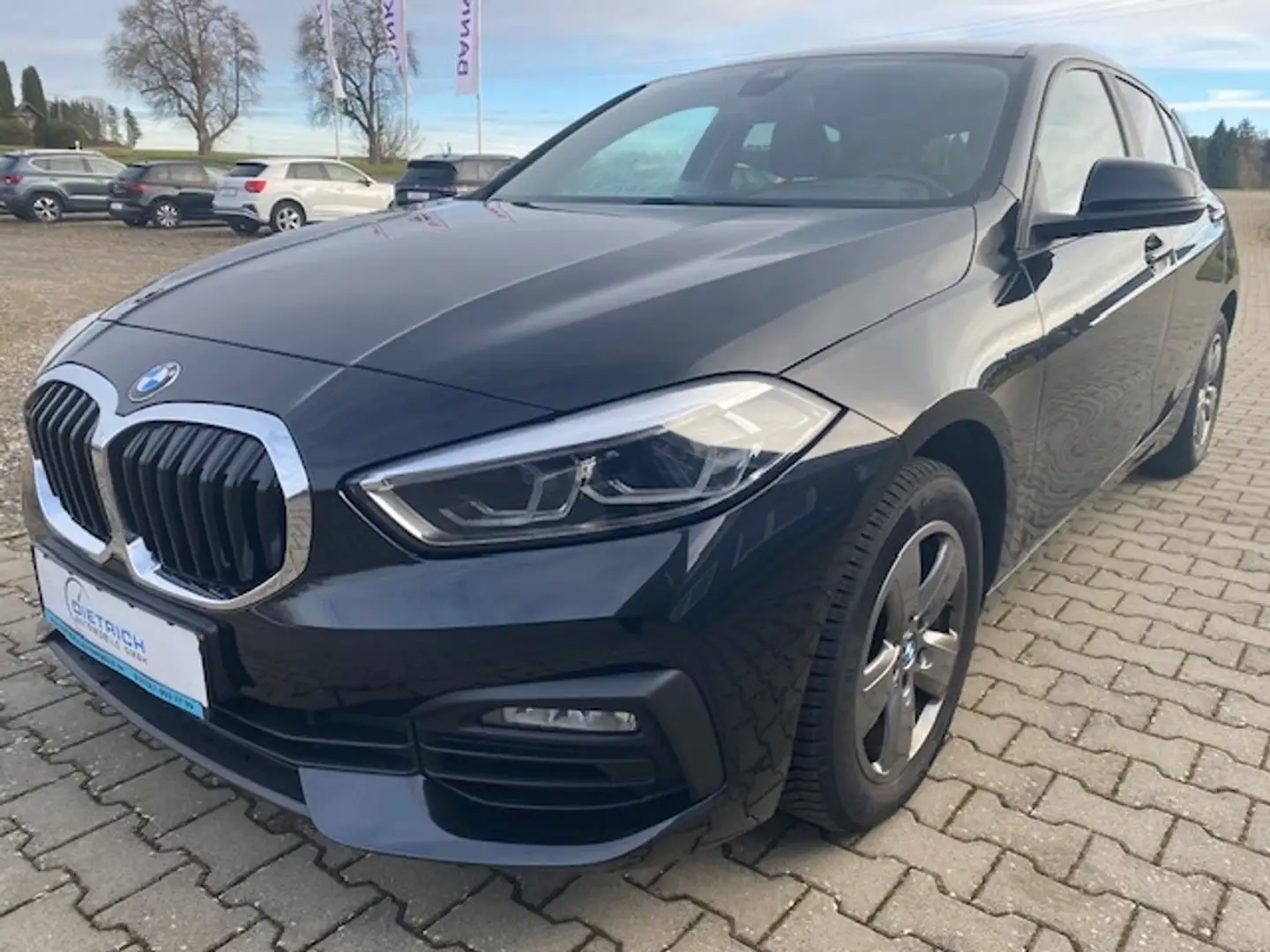 BMW 118 i Advantage DSG PDC LED SHZ NAVi ALU Zwart - 1