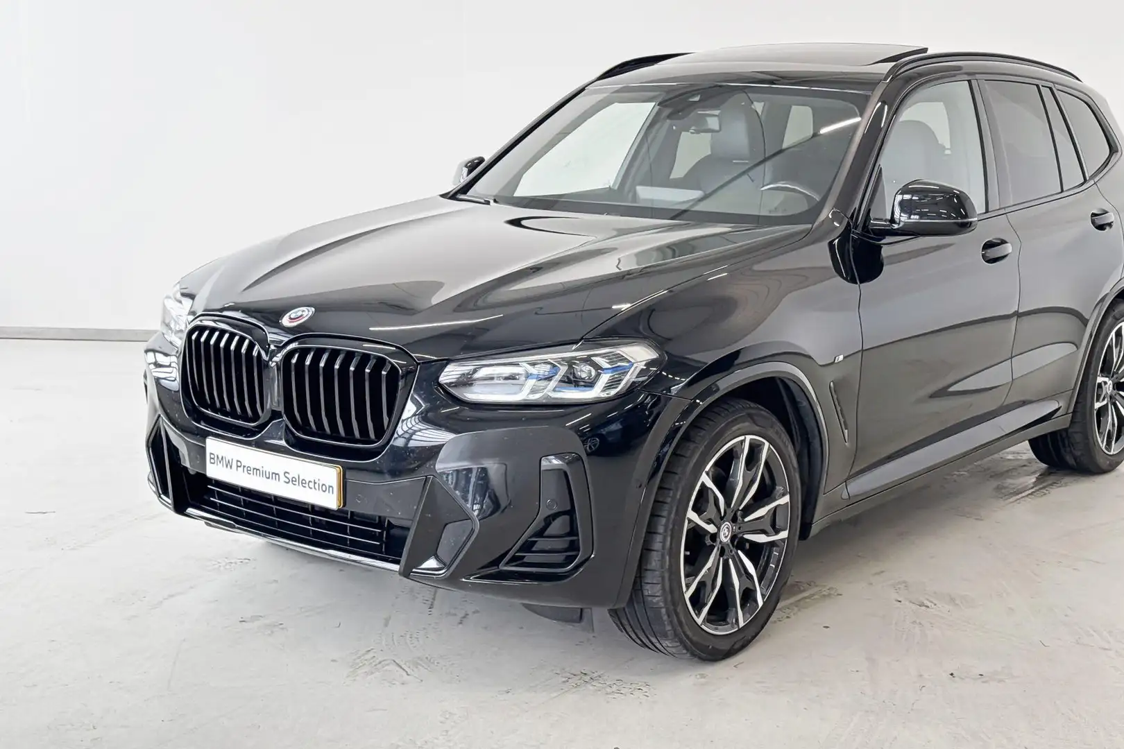 BMW X3 xDrive30i Business Edition Plus High Executive Aut Zwart - 2