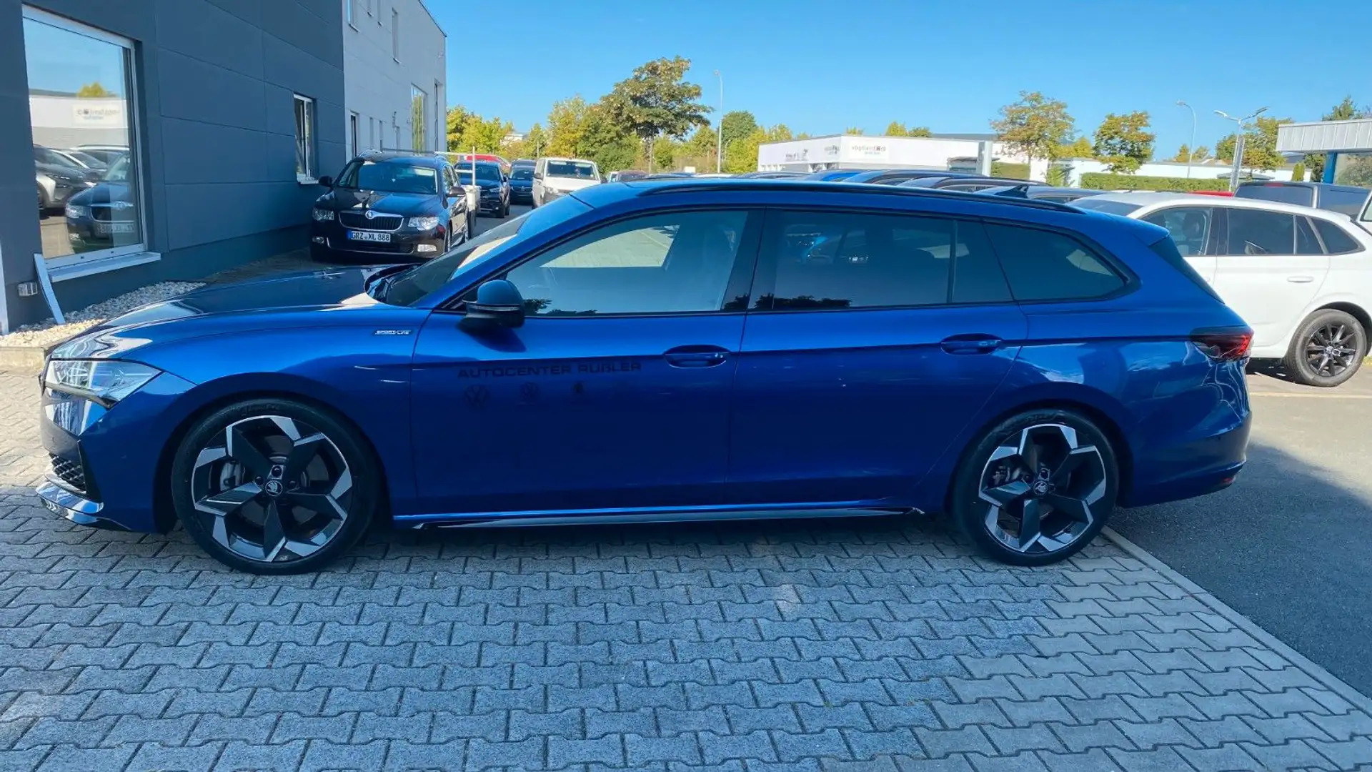 Skoda Superb Combi Sportl. 2.0 TSI 4x4 AHK,360°,MATRIX Blau - 2