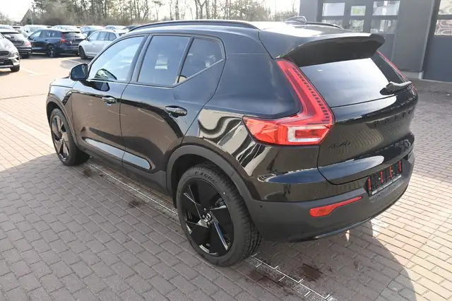 Volvo XC40 view 10