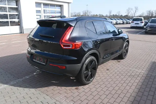 Volvo XC40 view 6