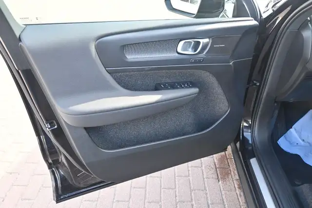 Volvo XC40 view 13