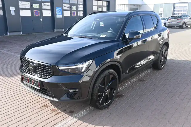 Volvo XC40 view 2