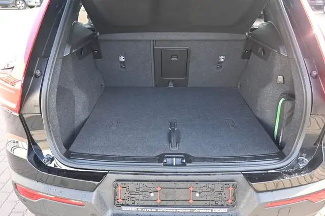 Volvo XC40 view 8