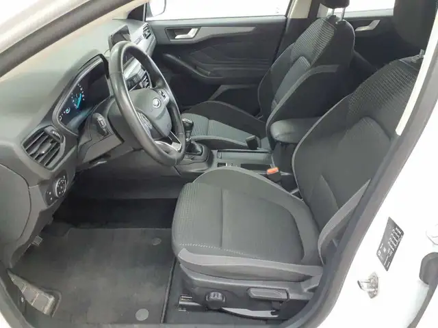 Ford Focus view 8