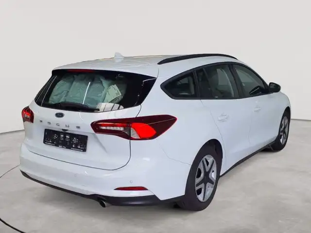 Ford Focus view 4
