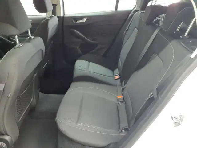 Ford Focus view 14