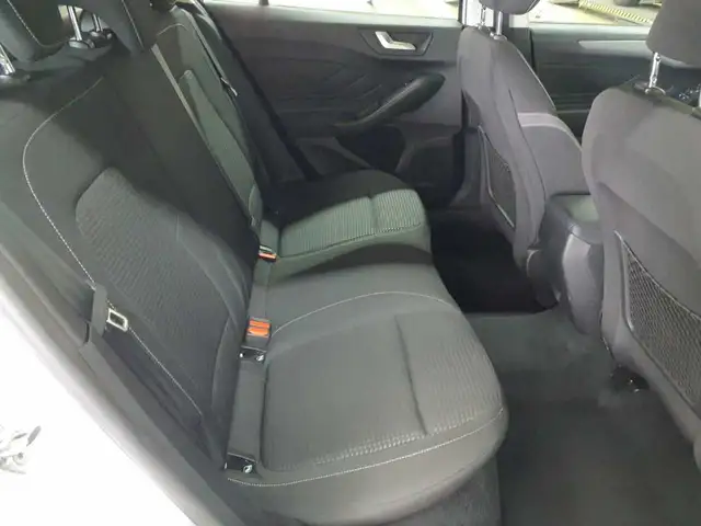 Ford Focus view 13