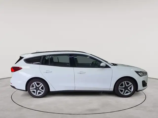 Ford Focus view 3