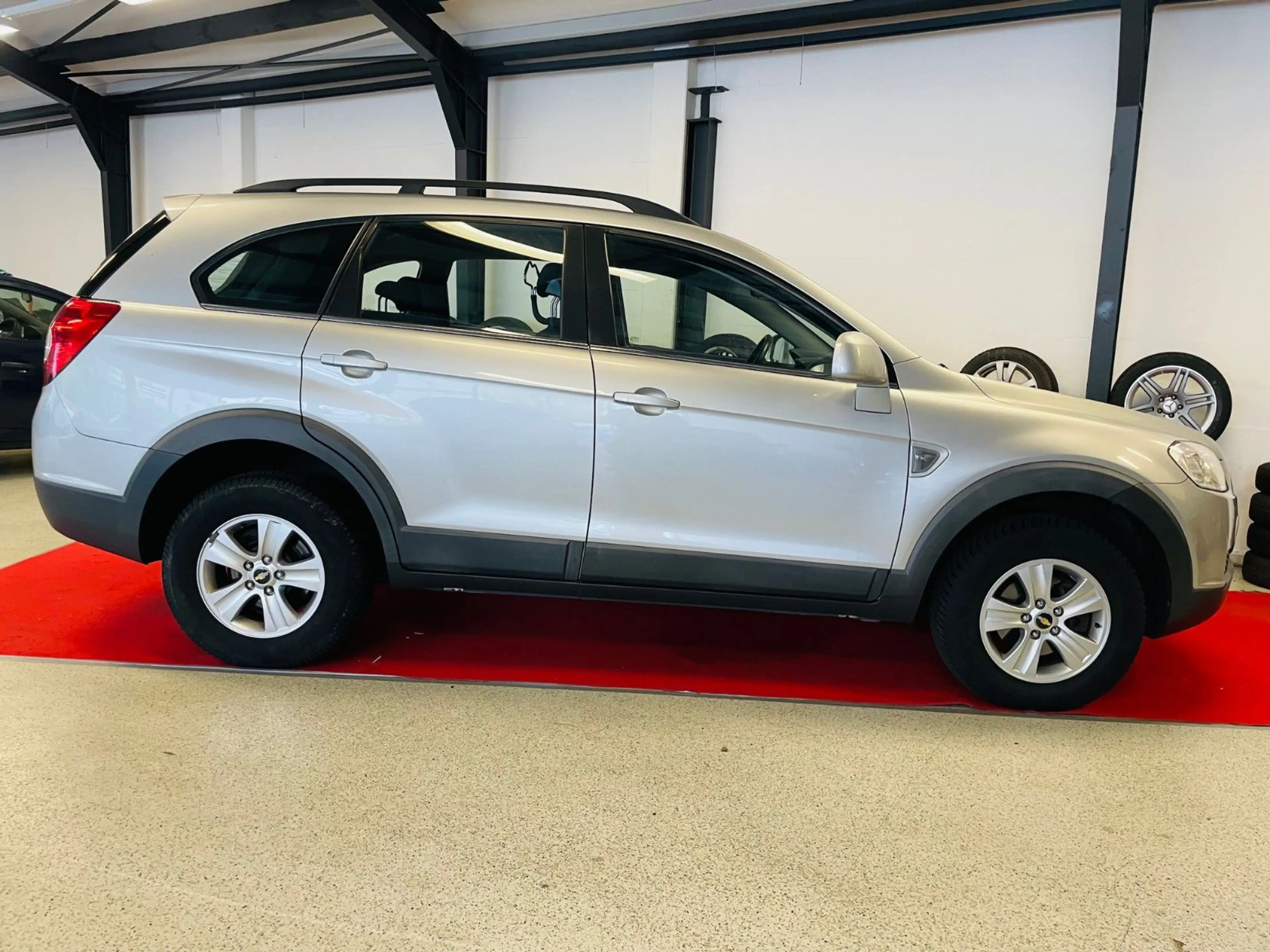 Chevrolet Captiva 2.4 LS 2WD -Tüv neu -Gewährleistung — photo 11
