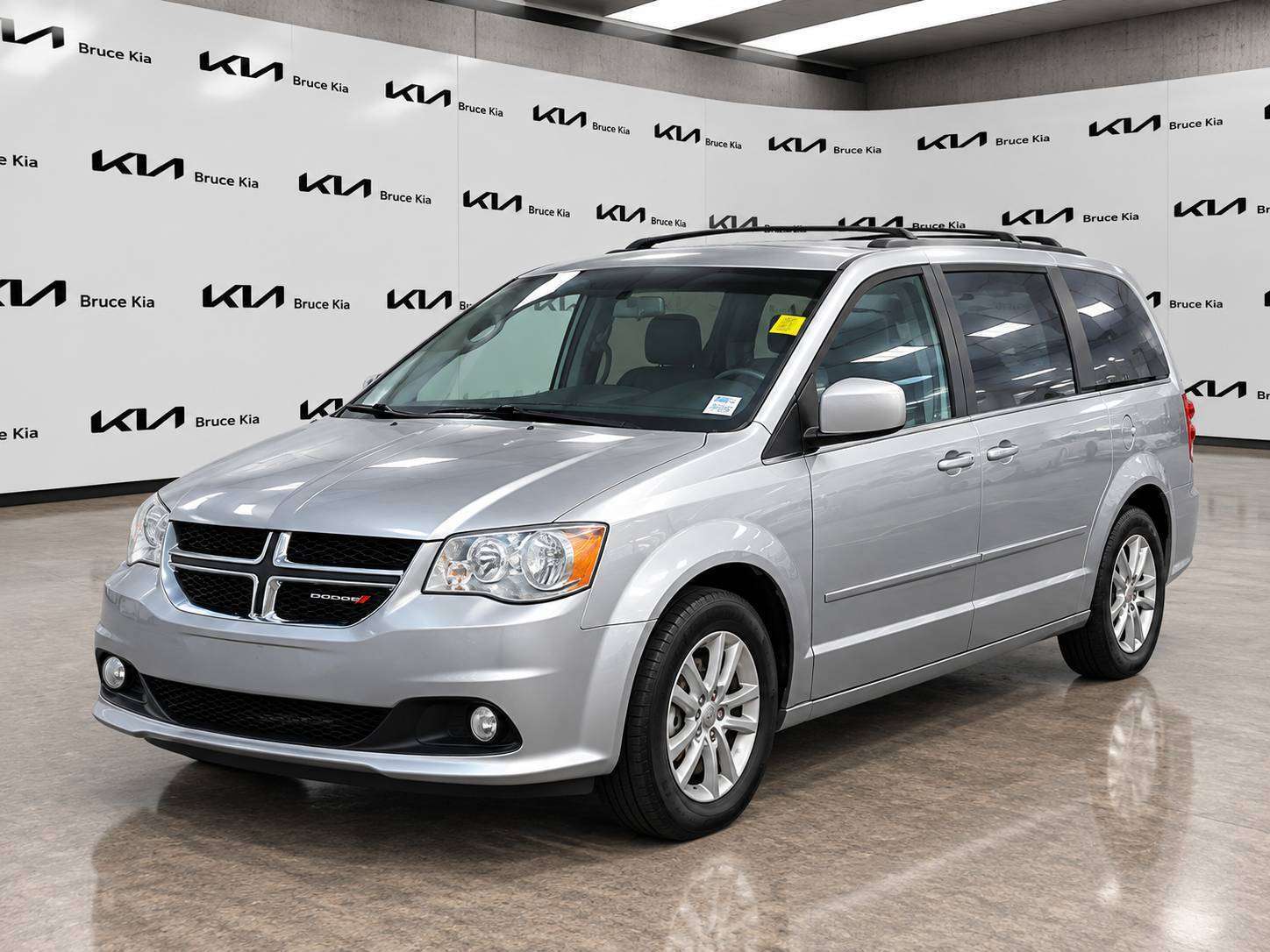  2017 Dodge Grand Caravan Crew Plus FWD   