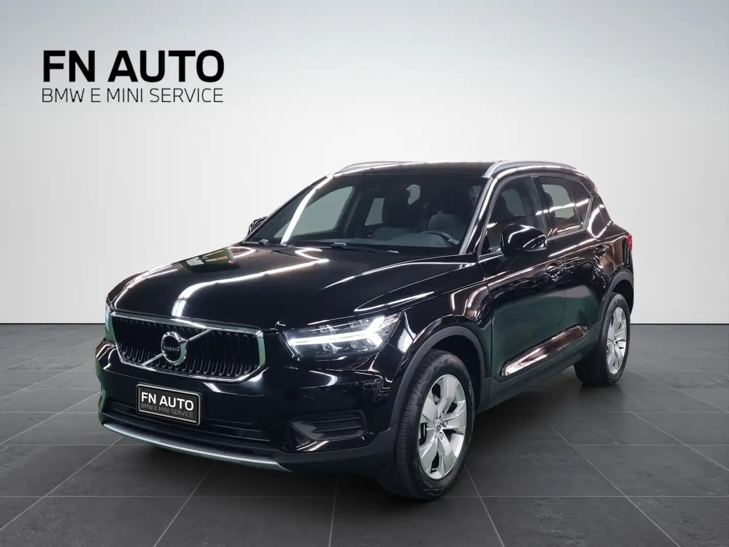 Volvo XC40 XC40 T2 automatico Momentum Nero - 1
