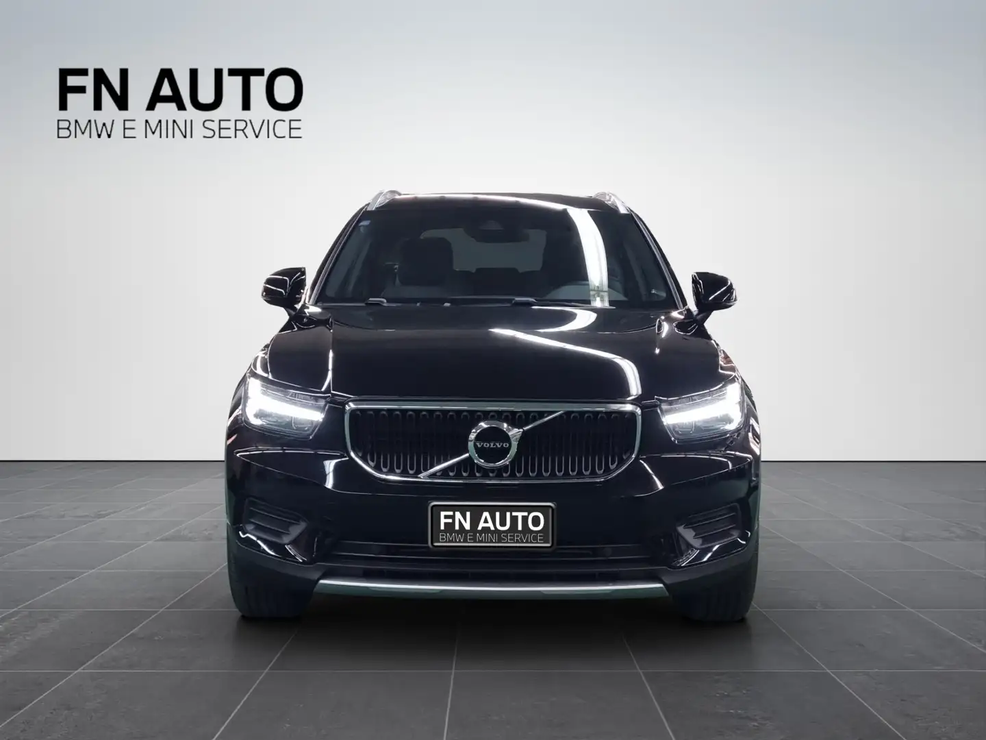 Volvo XC40 XC40 T2 automatico Momentum Nero - 2