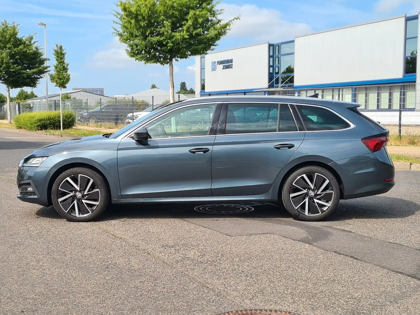 Skoda Octavia Combi Style*AHK*LED*RFK*SHZ*CarPlay*ACC* Grau - 2