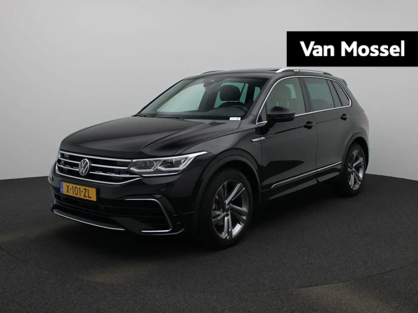 Volkswagen Tiguan 1.5 TSI R-Line Business | Achteruitrijcamera | Tre Zwart - 1