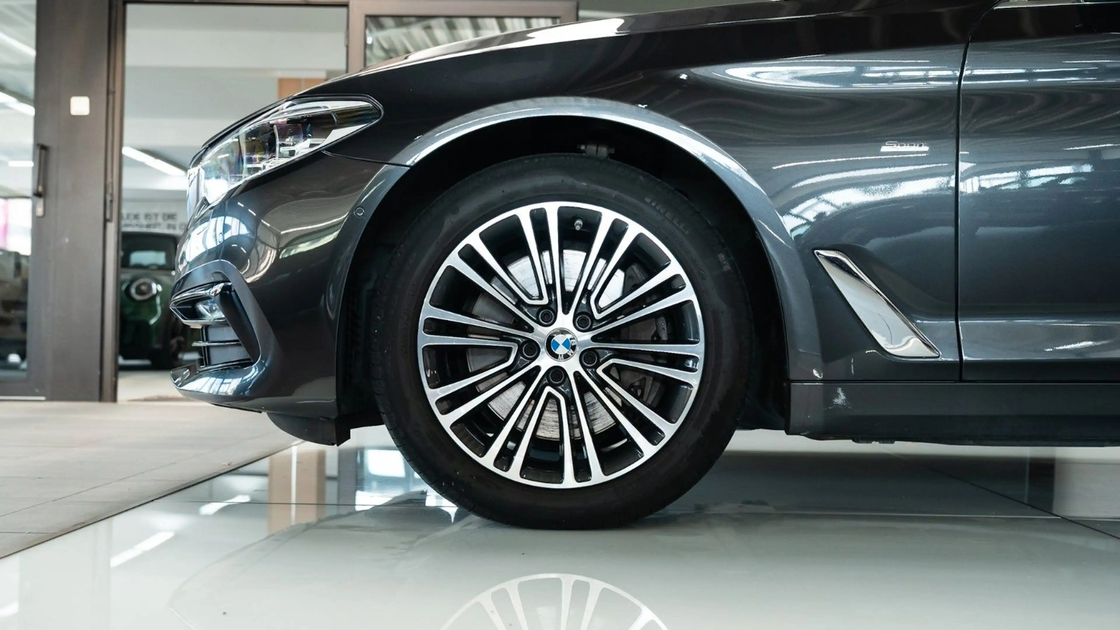 BMW 540 i xDrive KomfoSitz HeadUp PanoDach schwAHK — photo 12