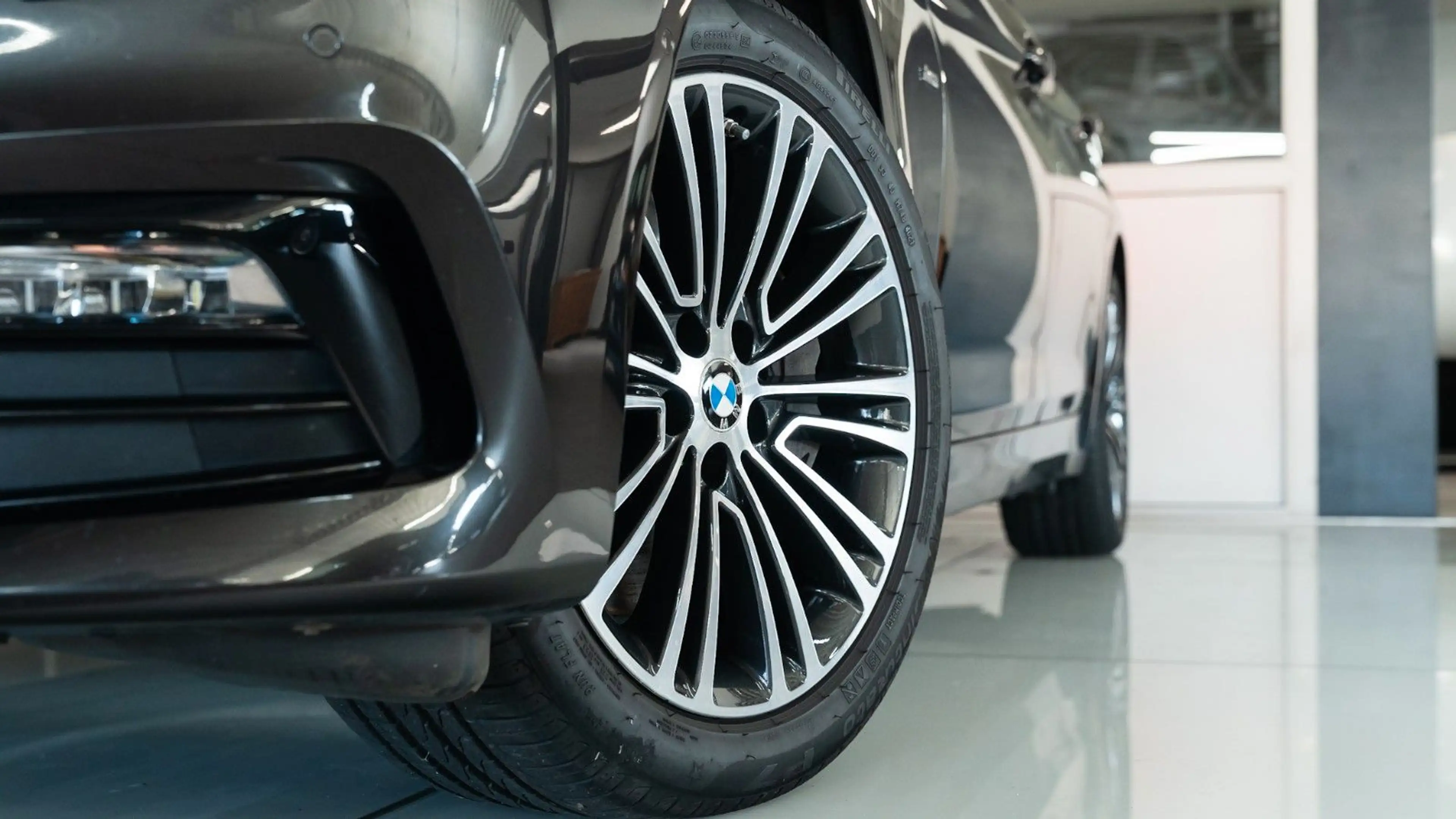 BMW 540 i xDrive KomfoSitz HeadUp PanoDach schwAHK — photo 9