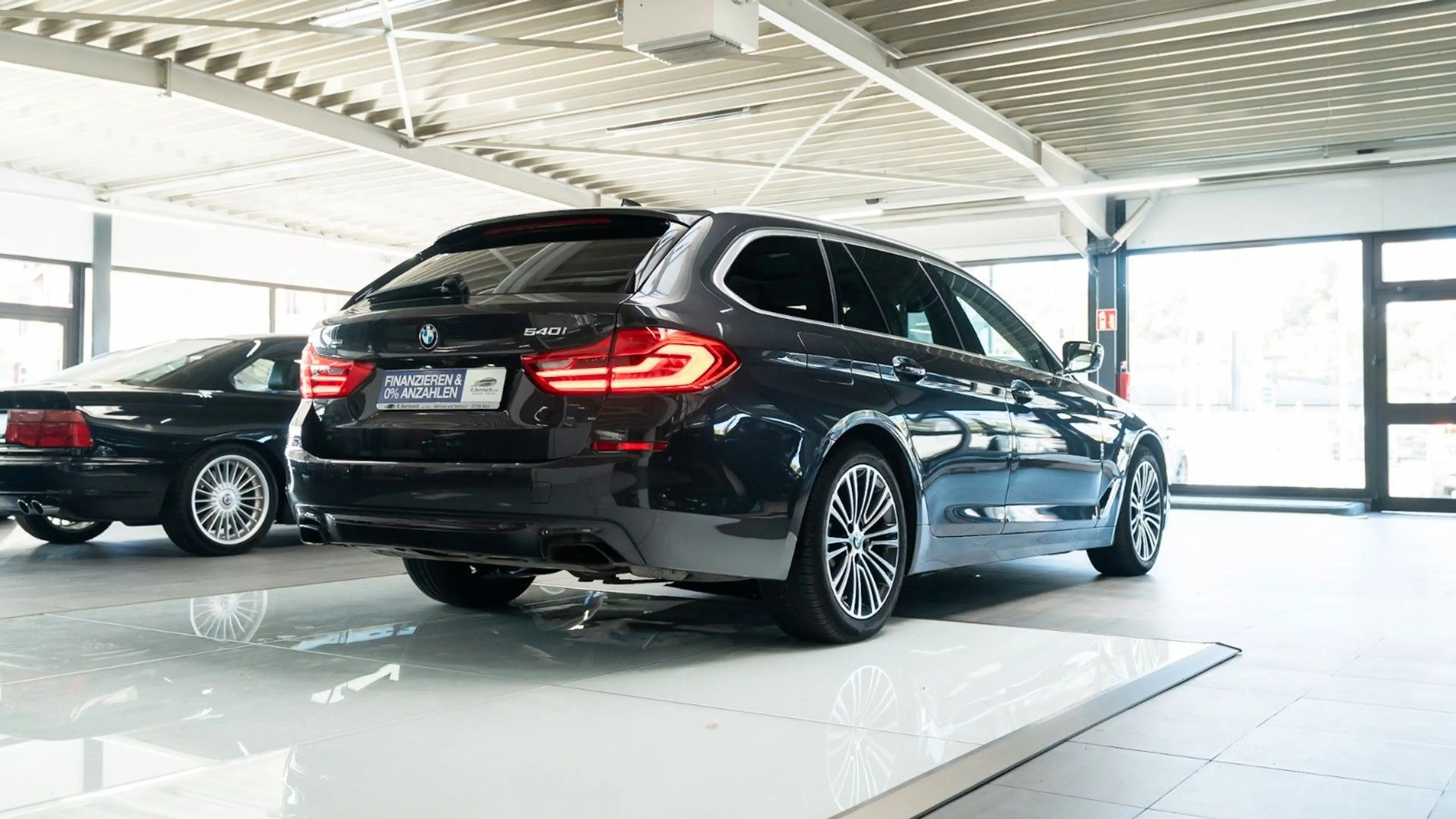 BMW 540 i xDrive KomfoSitz HeadUp PanoDach schwAHK — photo 13