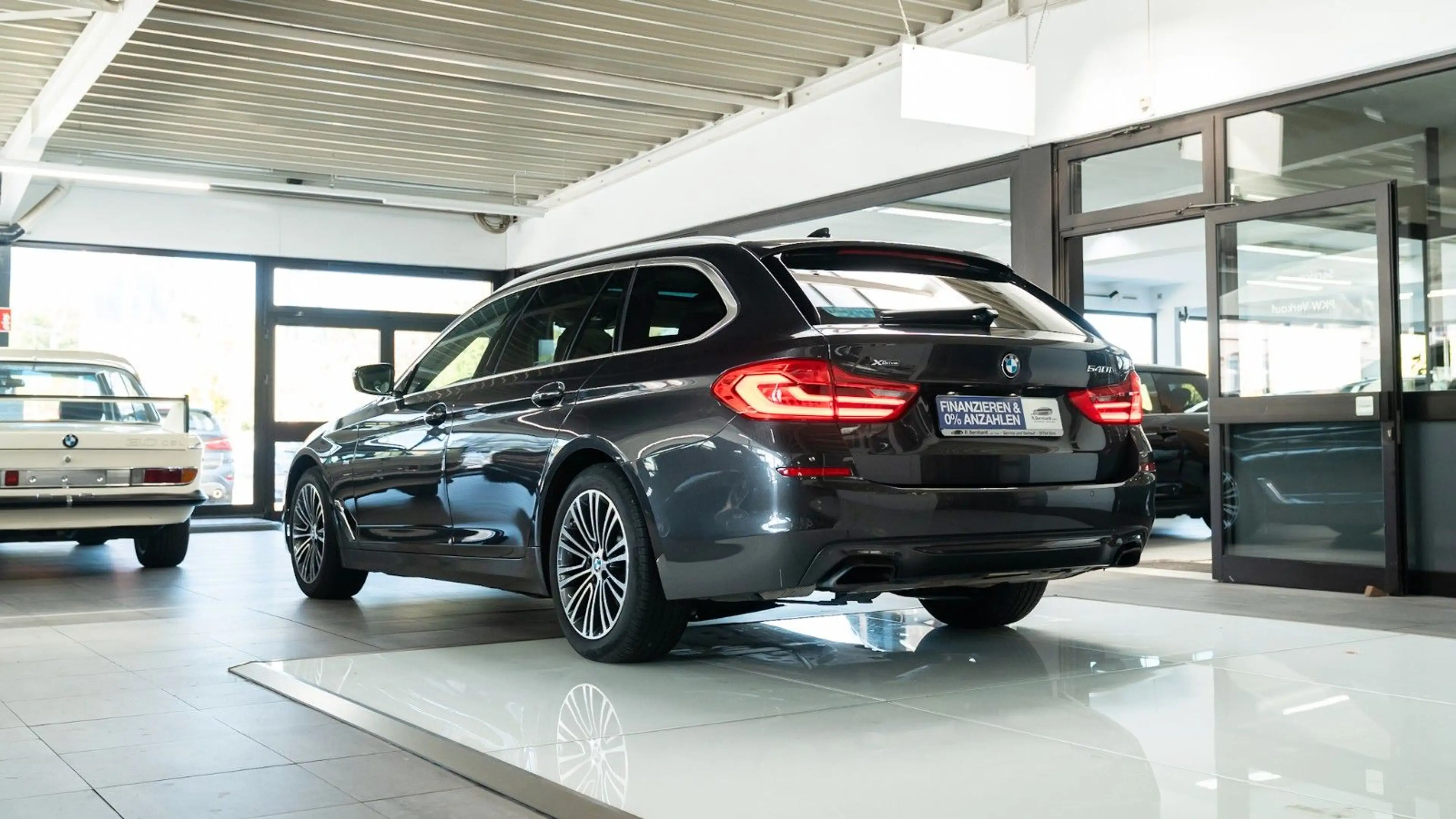 BMW 540 i xDrive KomfoSitz HeadUp PanoDach schwAHK — photo 15