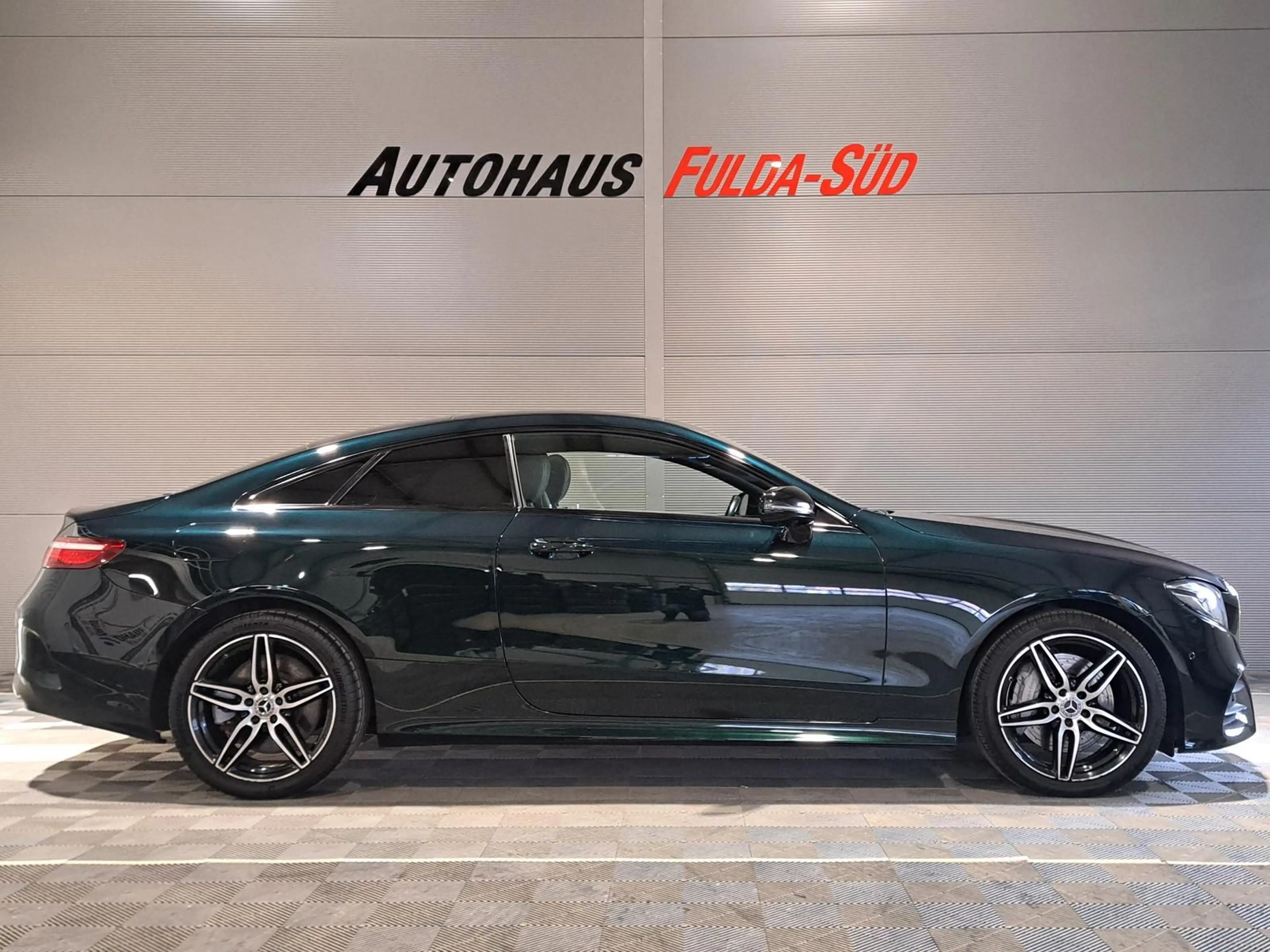 Mercedes-Benz E 450 4Matic Coupe AMG Line°360°Shzg°Pano°TWA°BT — photo 3