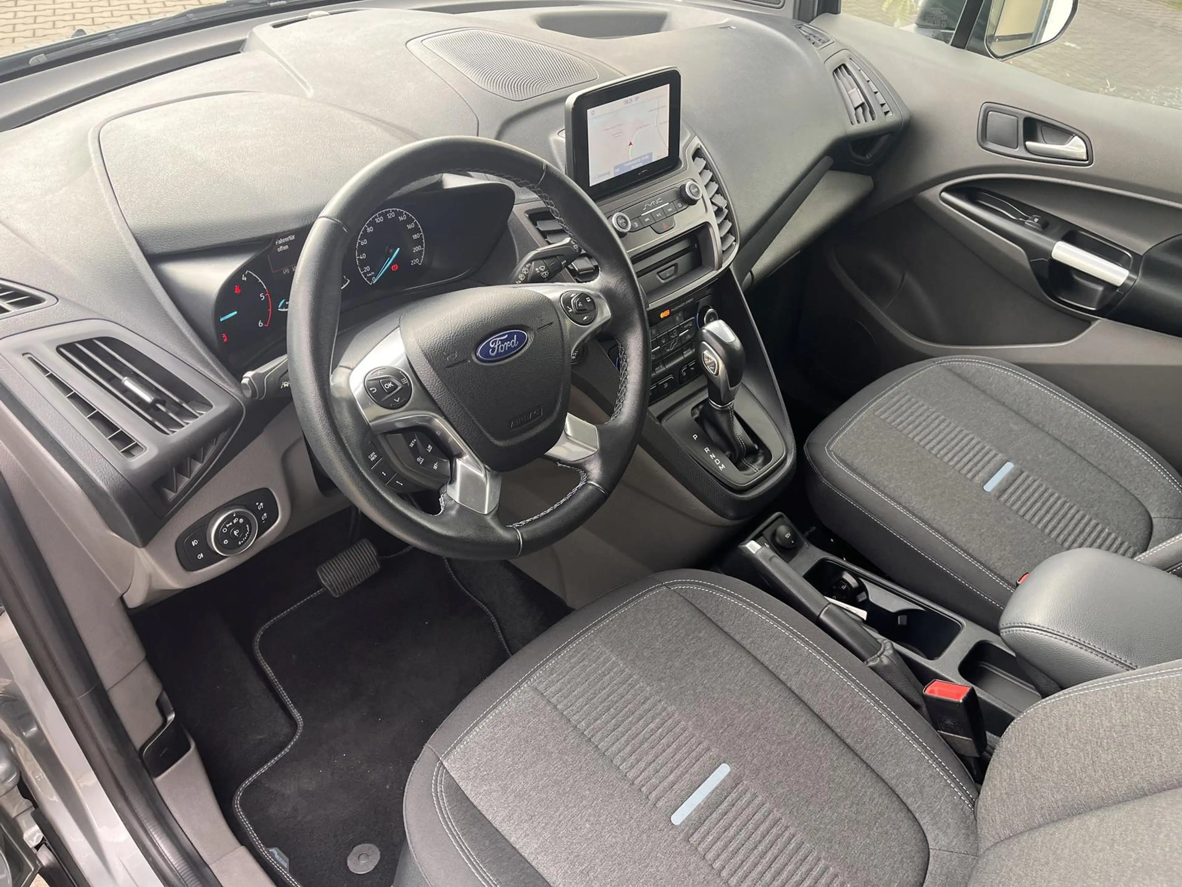 Ford Grand Tourneo Active 1.5 EcoBlue TDCi//P.Dach// — photo 10