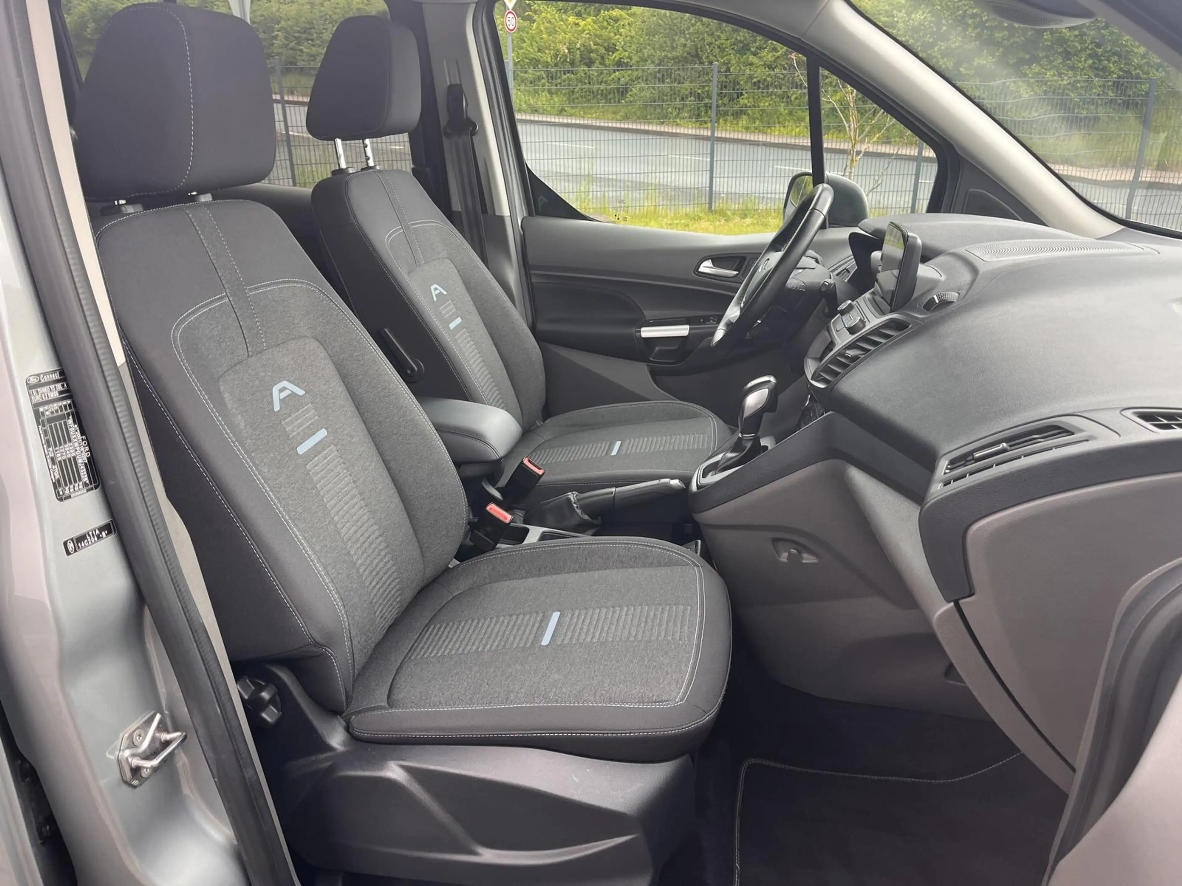 Ford Grand Tourneo Active 1.5 EcoBlue TDCi//P.Dach// — photo 13