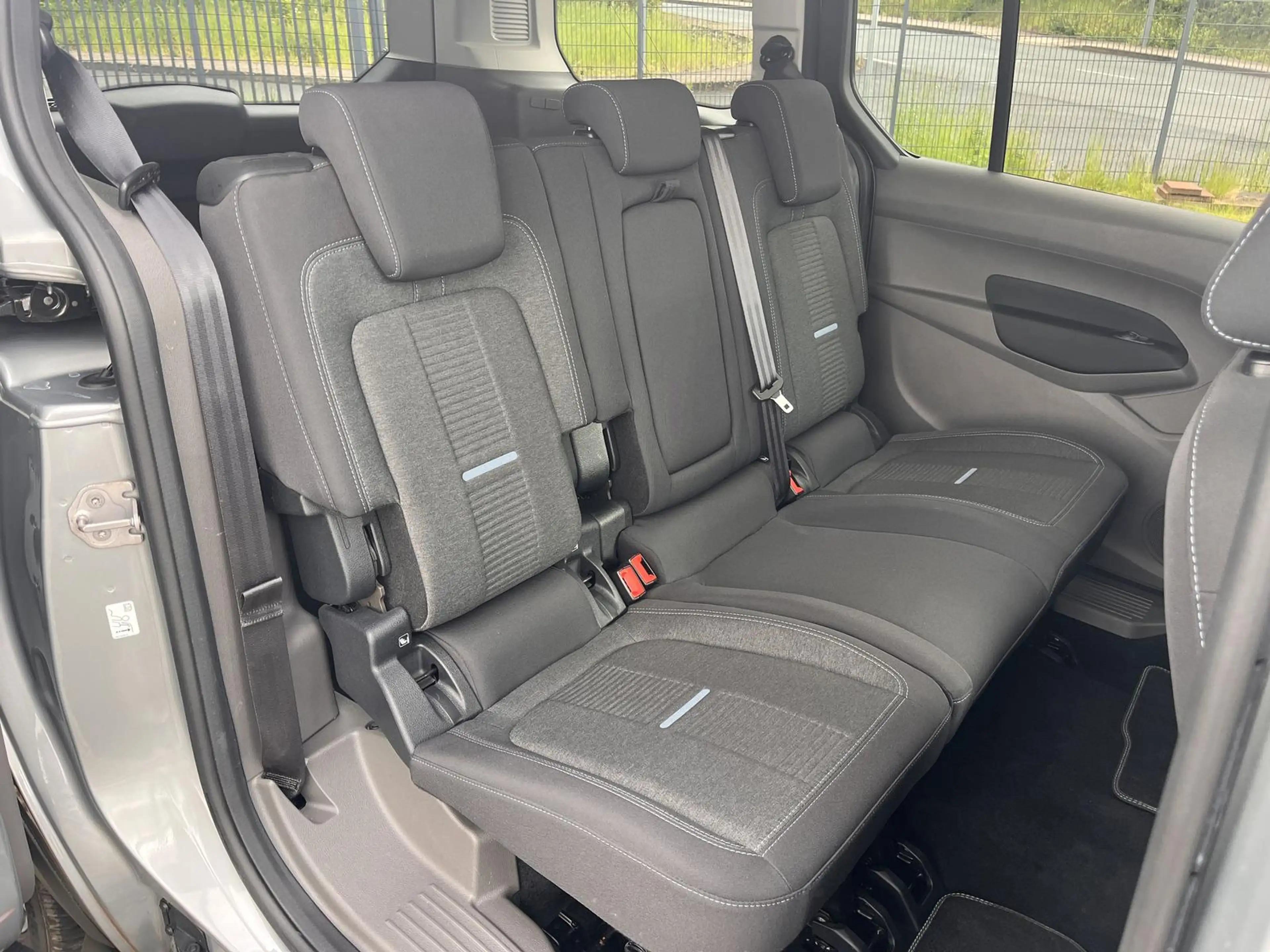 Ford Grand Tourneo Active 1.5 EcoBlue TDCi//P.Dach// — photo 15