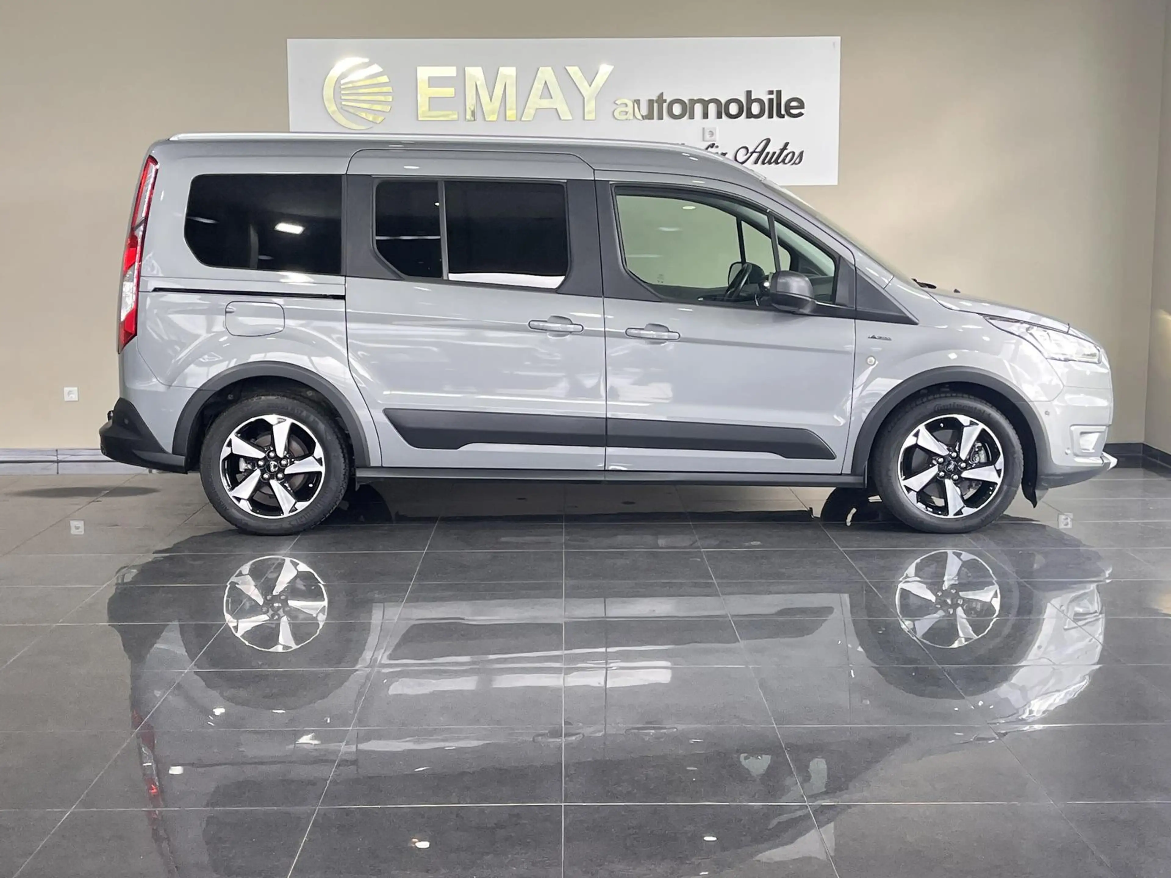 Ford Grand Tourneo Active 1.5 EcoBlue TDCi//P.Dach// — photo 3