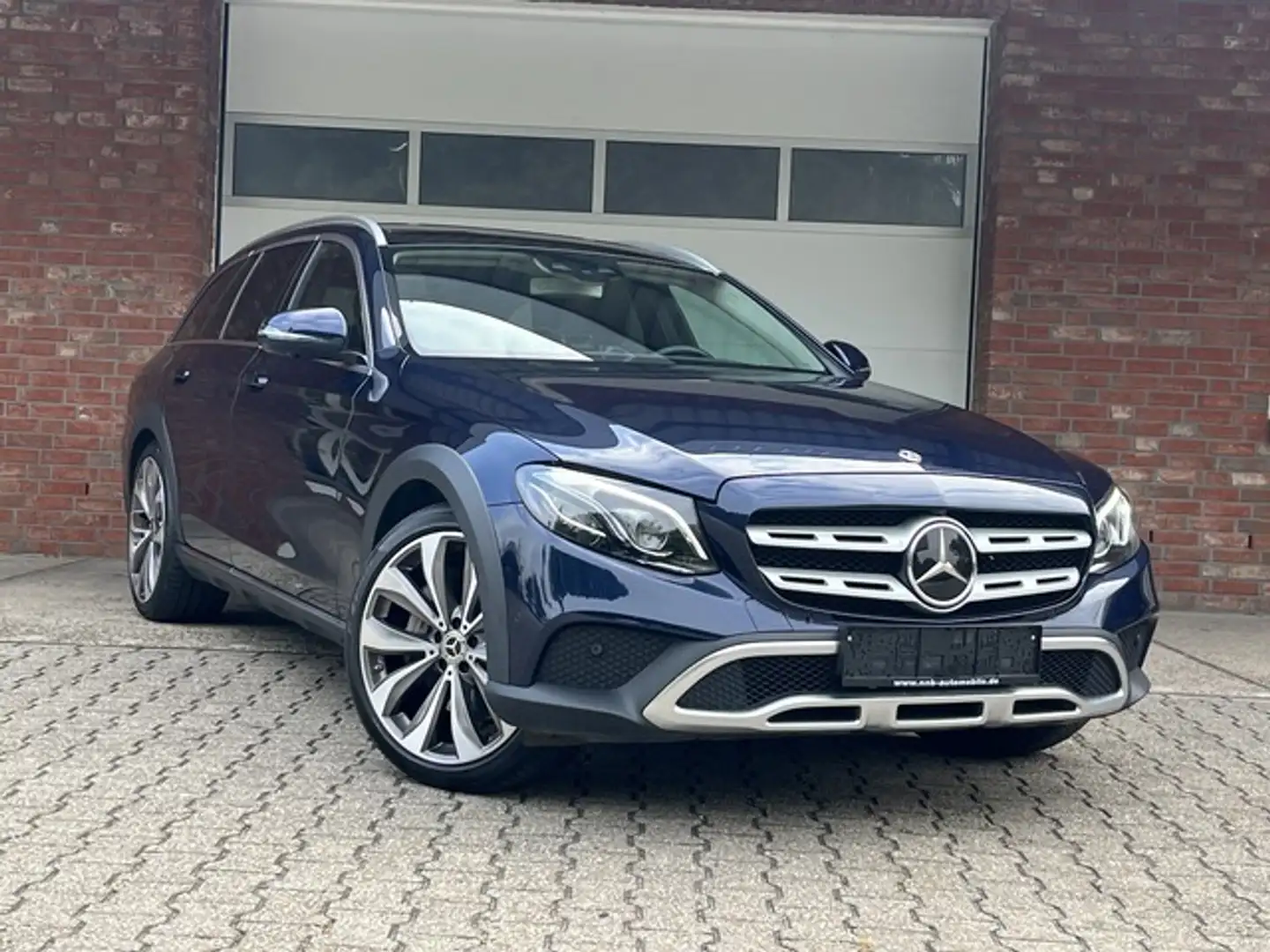 Mercedes-Benz E 400 All-Terrain  Pano HeadUp Burmester Blau - 2