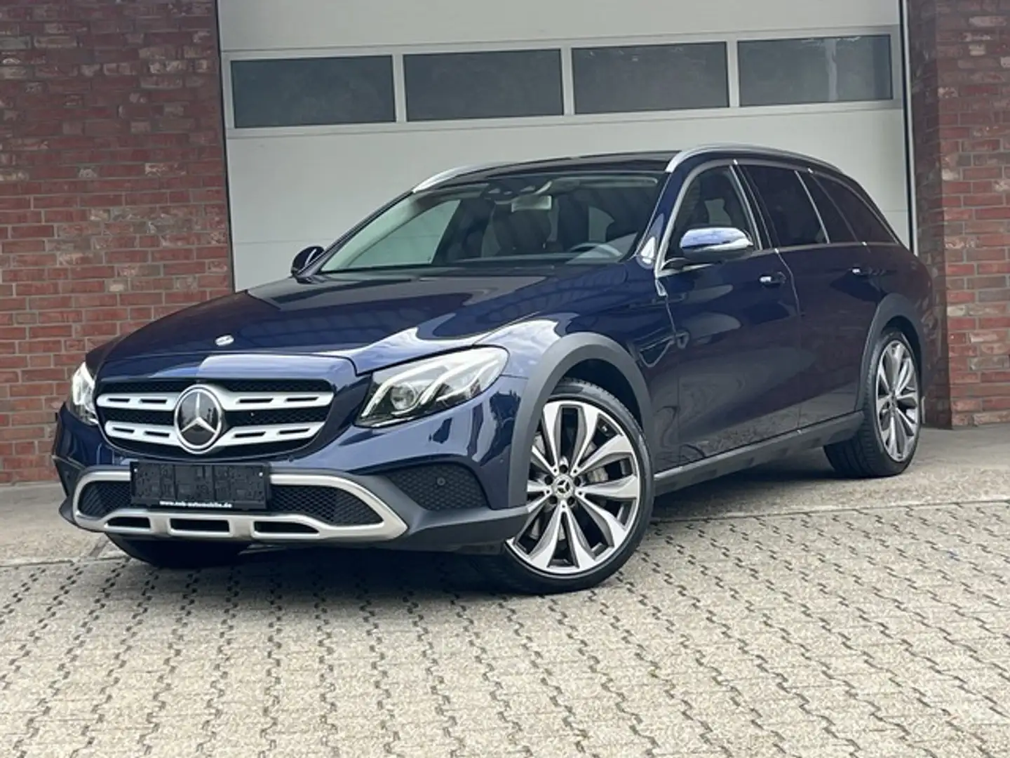 Mercedes-Benz E 400 All-Terrain  Pano HeadUp Burmester Blau - 1