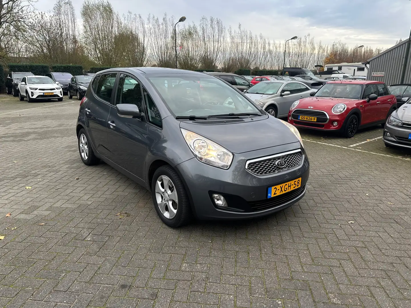 Kia Venga 1.4 CVVT Fuse , airco , panoramadak 117.000 km Grau - 2