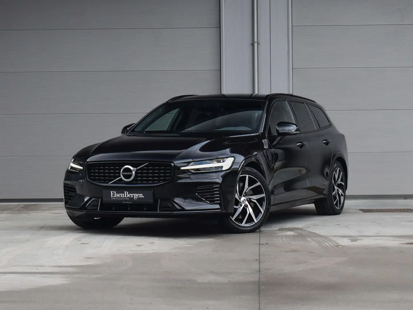 Volvo V60 T8 / Plug-in hybride / AWD / R-Design / TwinEngine Negro - 1
