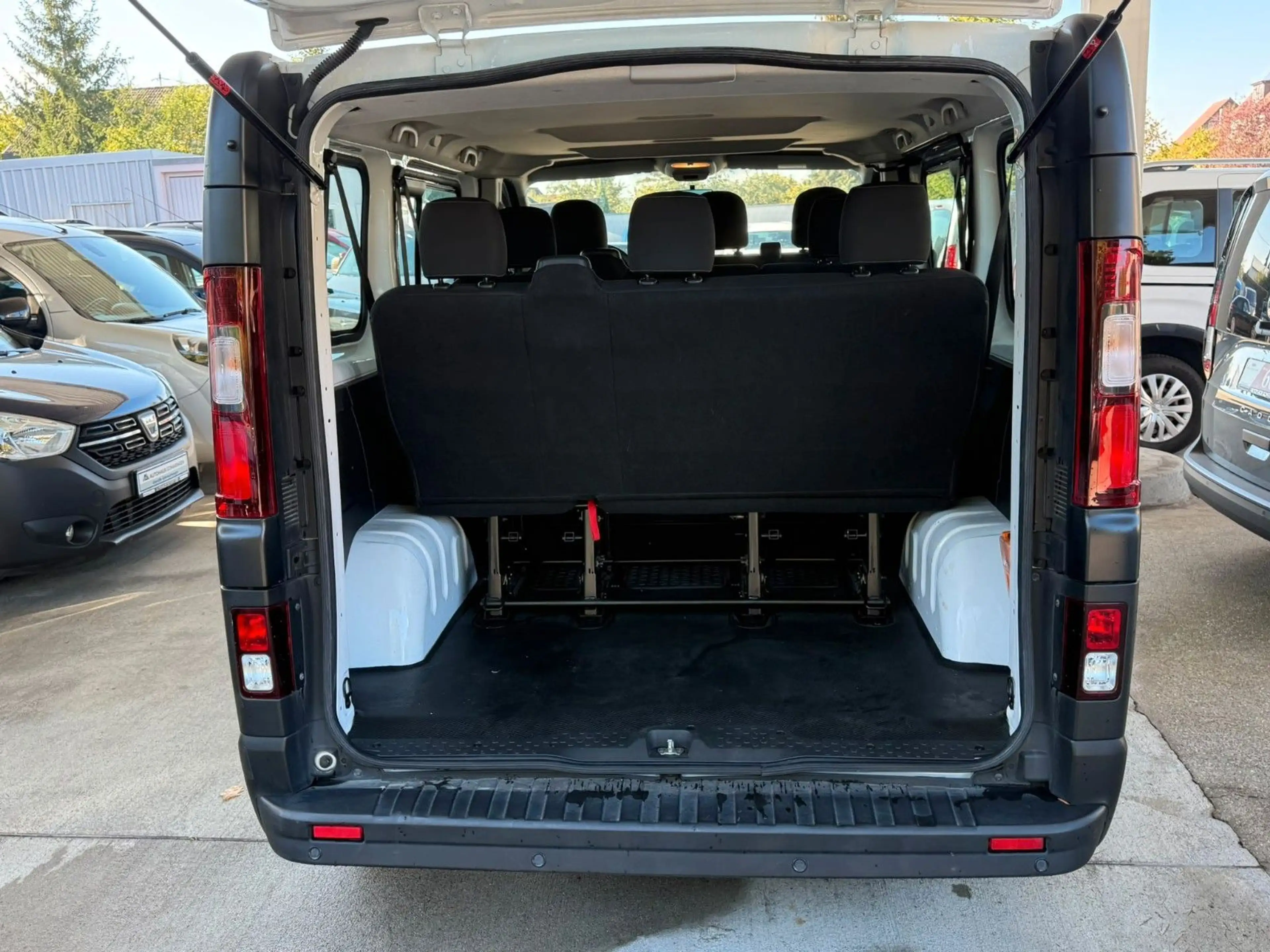 Opel Vivaro B Kombi Combi L1H1*9-Sitze* — photo 13
