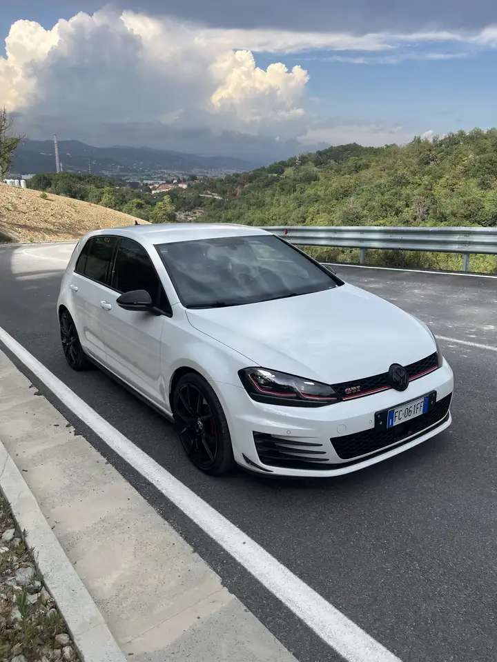 Volkswagen Golf GTI