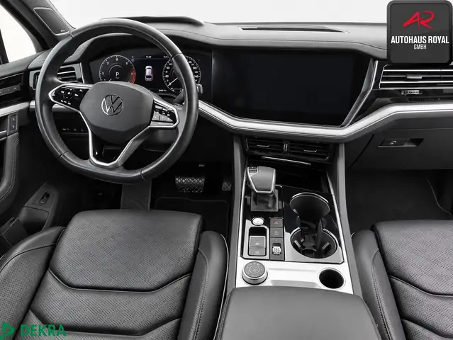 Volkswagen Touareg view 2