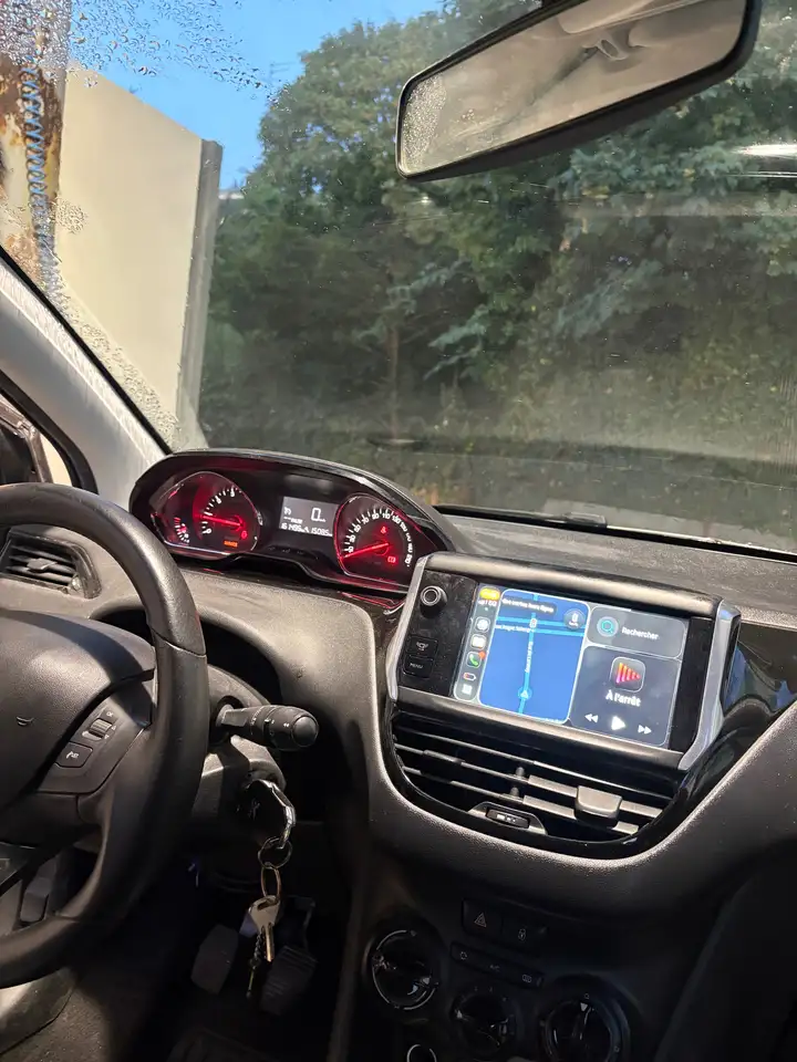 Peugeot 208 208 — photo 9