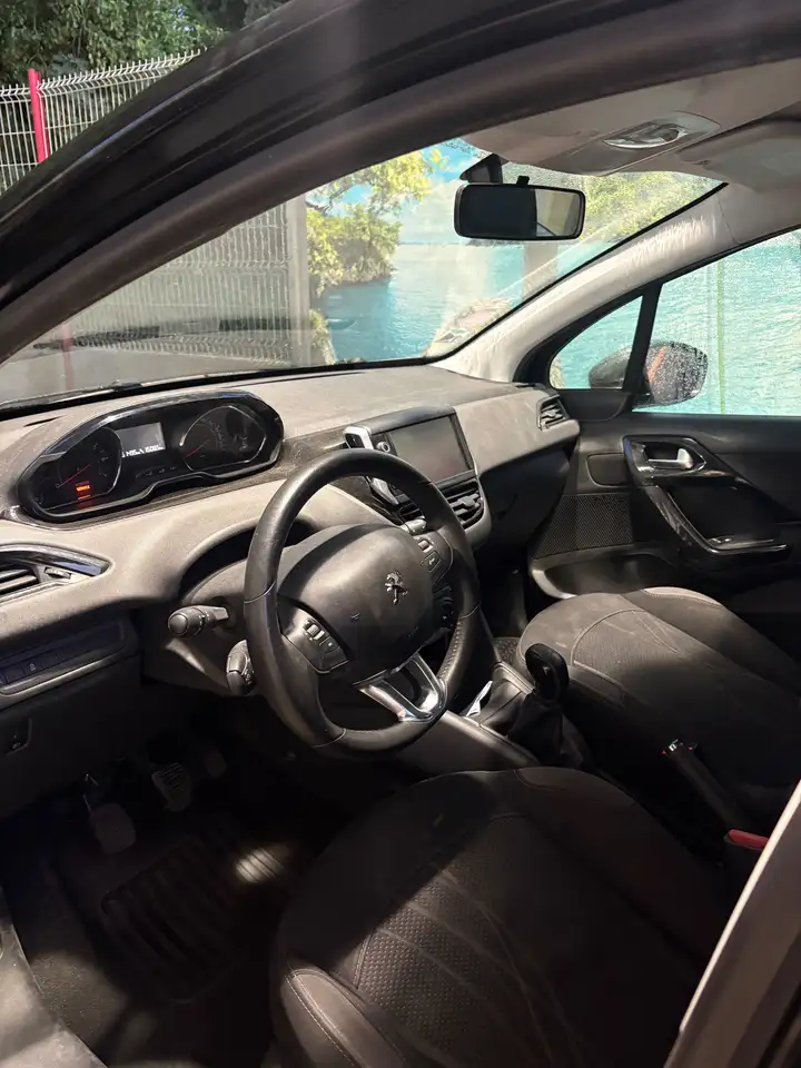 Peugeot 208 208 — photo 8