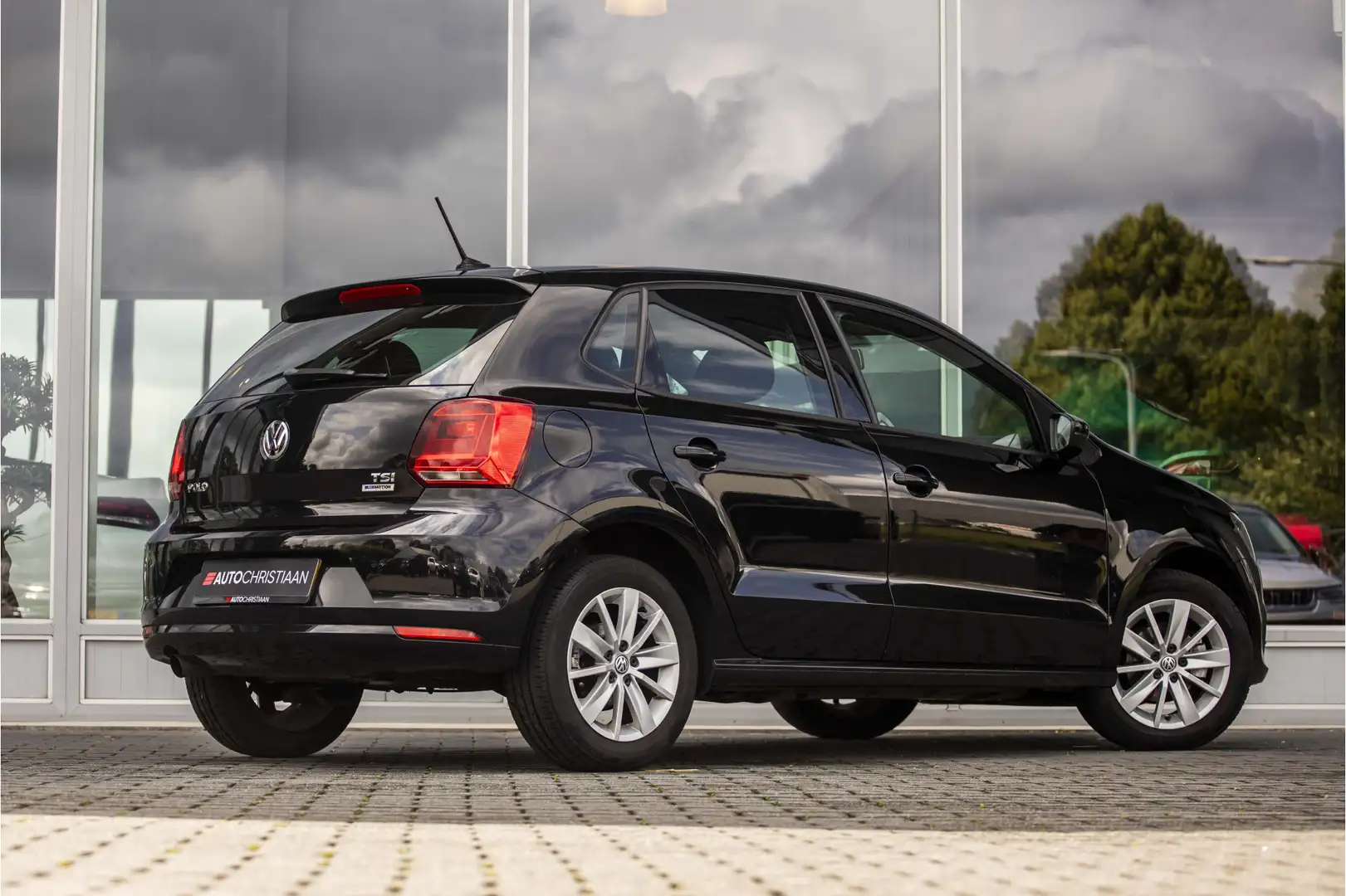Volkswagen Polo 1.2 TSI Comfortline Business | Carplay | Cruise | Zwart - 2
