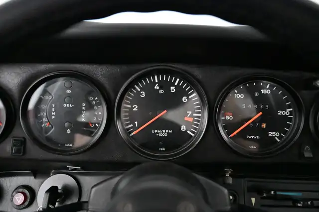 Porsche 911 view 25