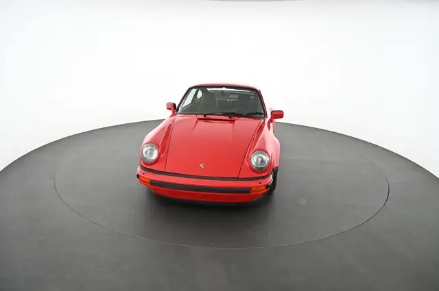 Porsche 911 view 11