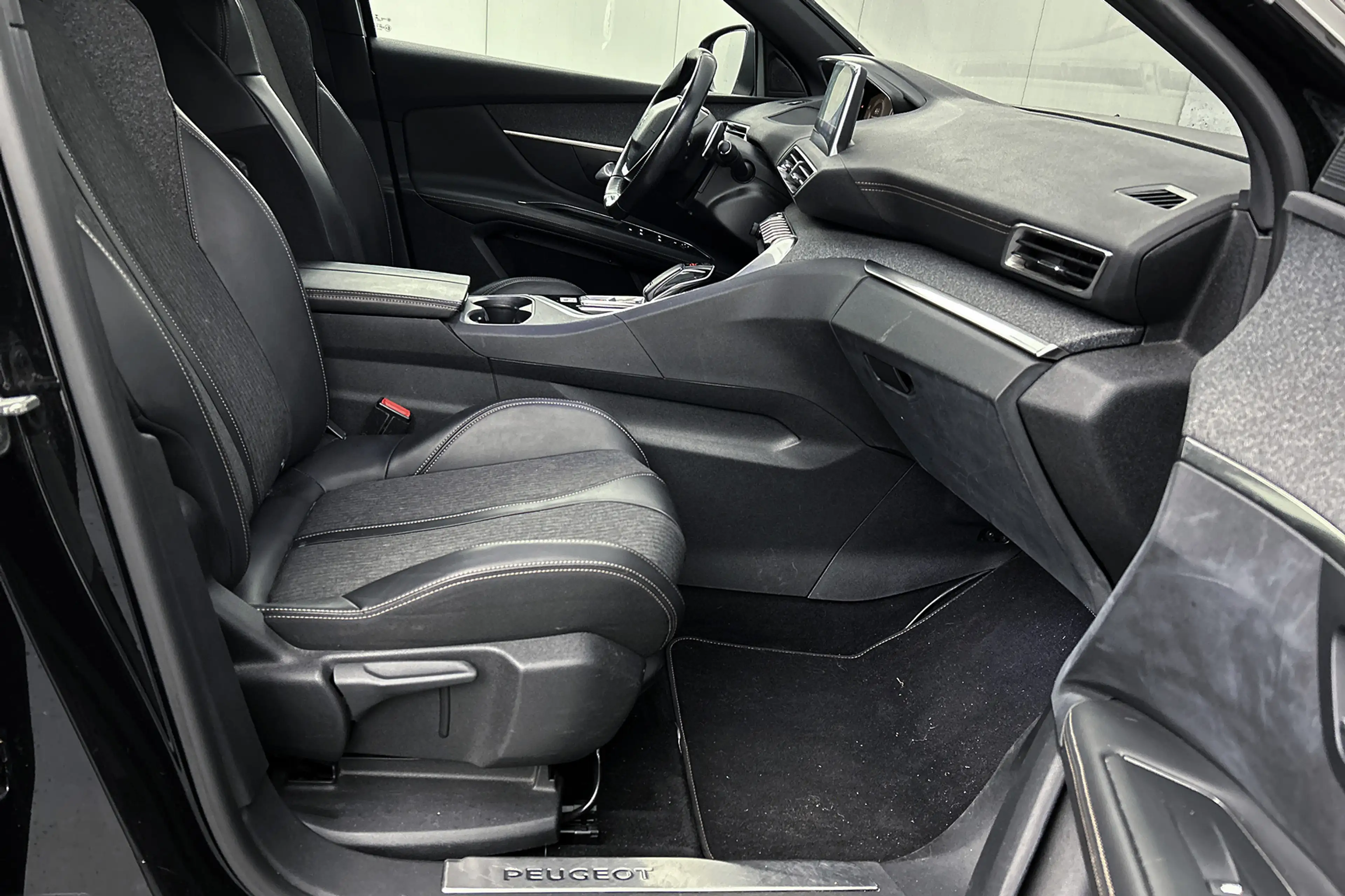 Peugeot 3008 1.6 e-THP GT Line | Trekhaak | Camera | Half leder — photo 28