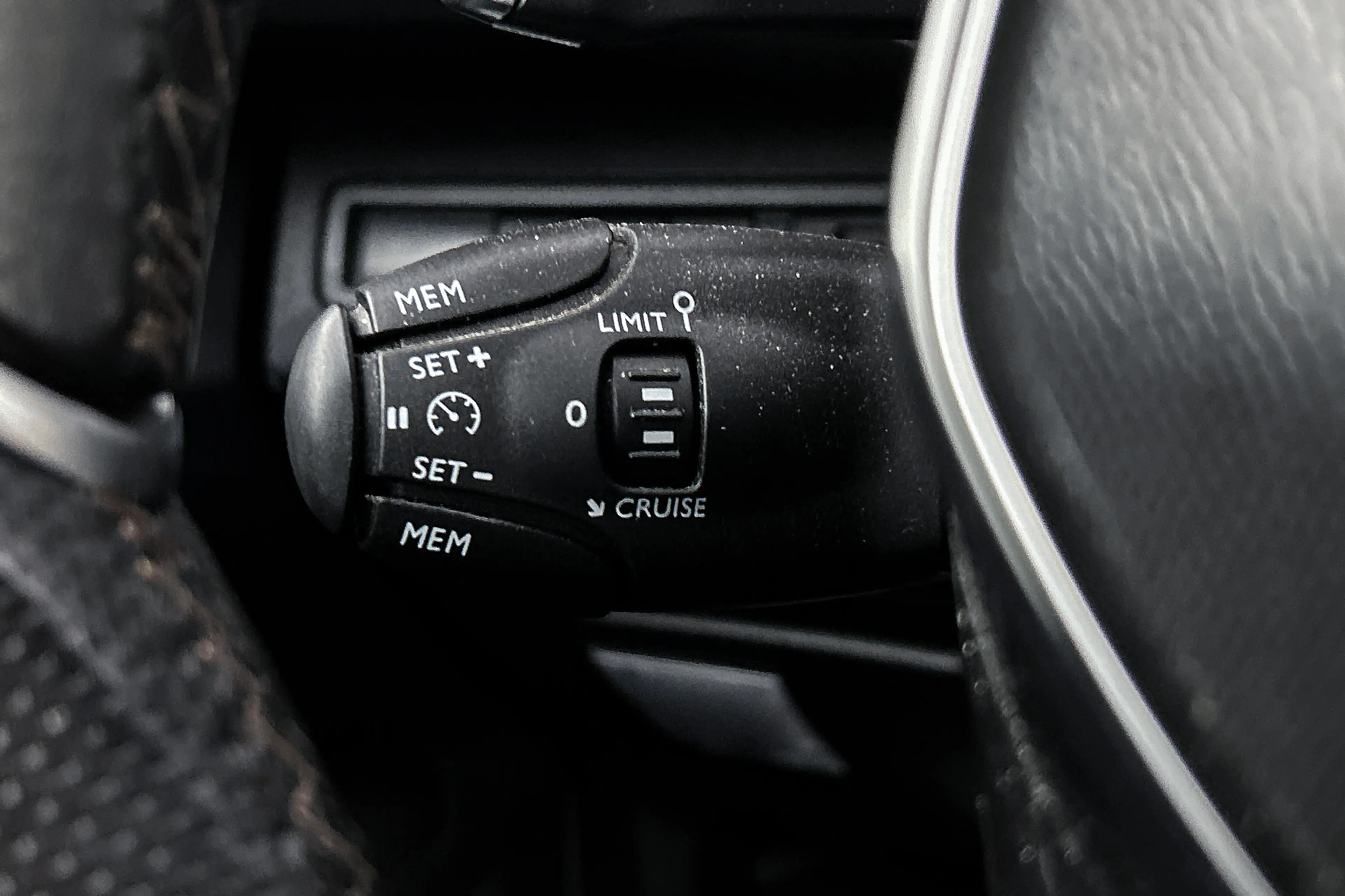 Peugeot 3008 1.6 e-THP GT Line | Trekhaak | Camera | Half leder — photo 17
