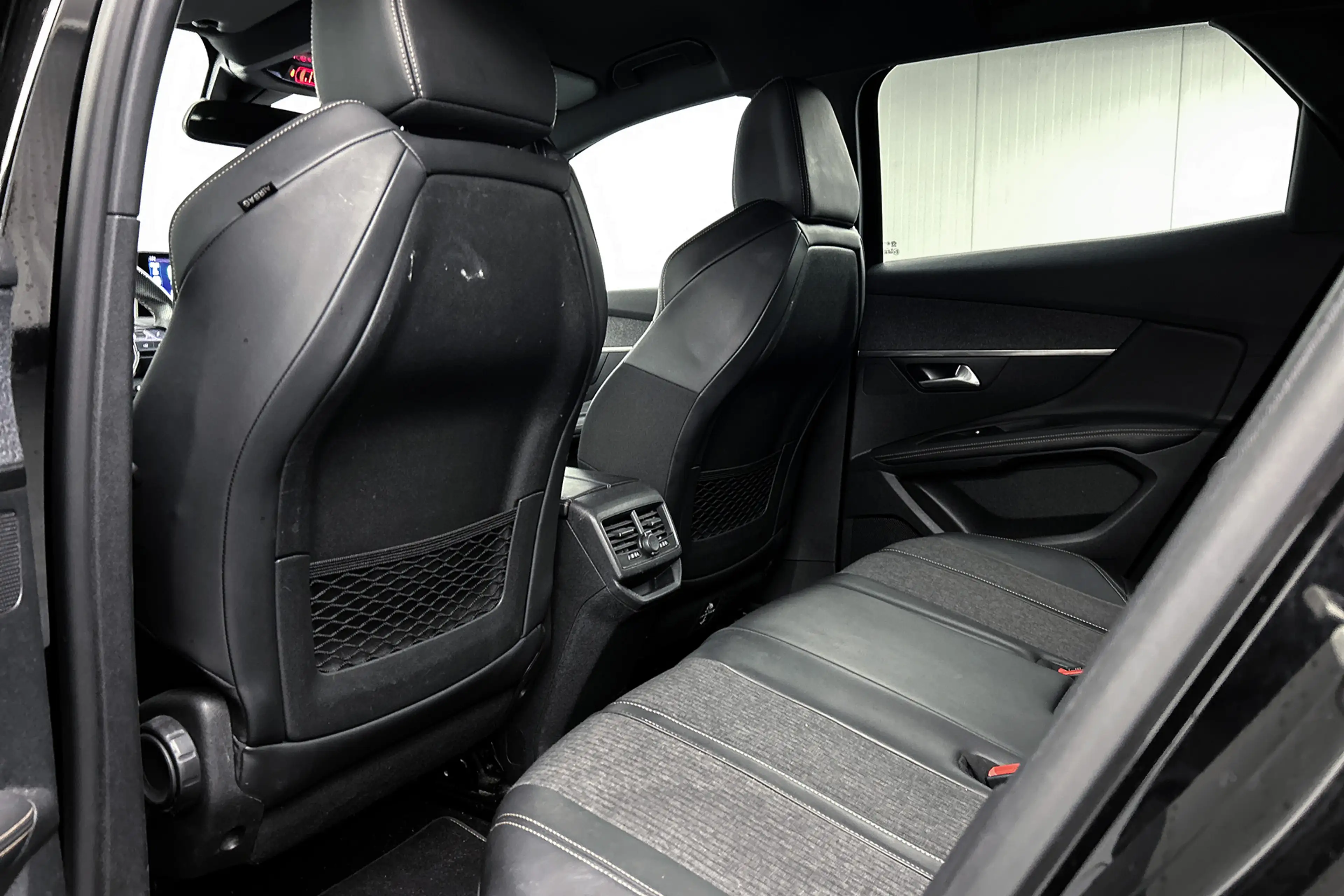 Peugeot 3008 1.6 e-THP GT Line | Trekhaak | Camera | Half leder — photo 13