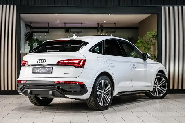 Audi Q5 view 3